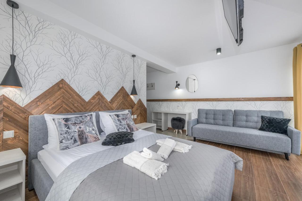 Bialy Jelen Z Basenem I Jacuzzi Bed & Breakfast Ostrowsko Exterior photo