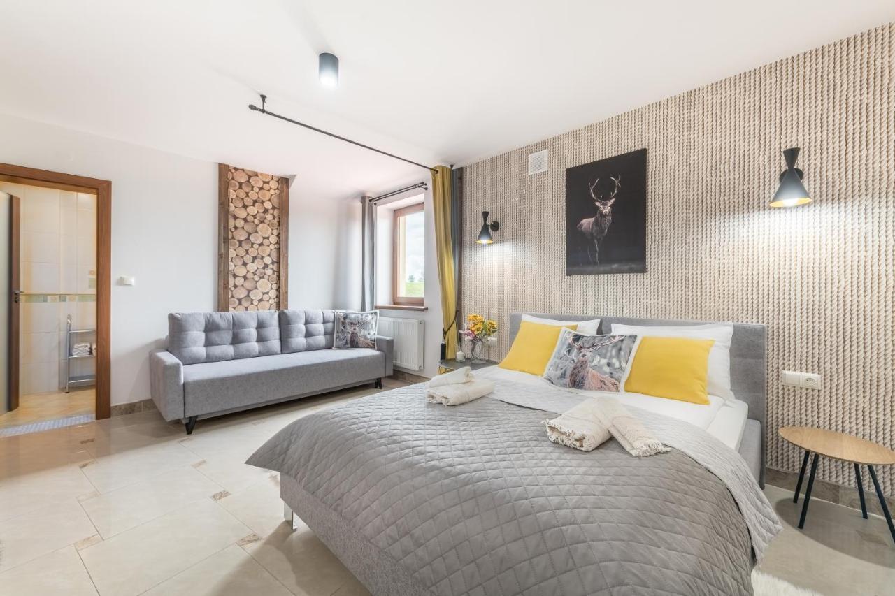 Bialy Jelen Z Basenem I Jacuzzi Bed & Breakfast Ostrowsko Exterior photo