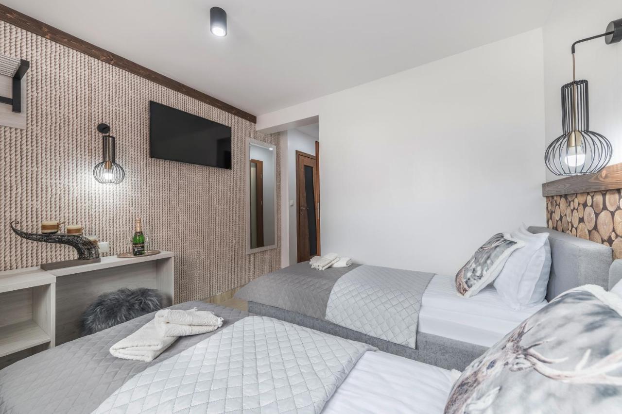 Bialy Jelen Z Basenem I Jacuzzi Bed & Breakfast Ostrowsko Exterior photo