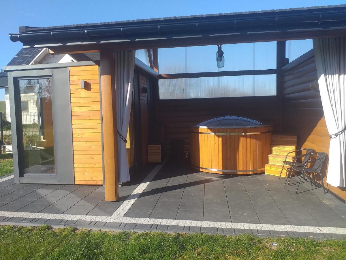 Bialy Jelen Z Basenem I Jacuzzi Bed & Breakfast Ostrowsko Exterior photo