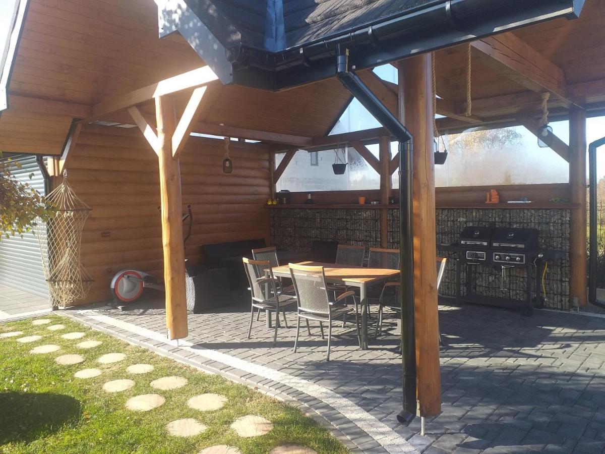 Bialy Jelen Z Basenem I Jacuzzi Bed & Breakfast Ostrowsko Exterior photo