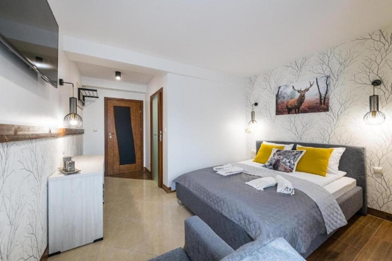 Bialy Jelen Z Basenem I Jacuzzi Bed & Breakfast Ostrowsko Exterior photo