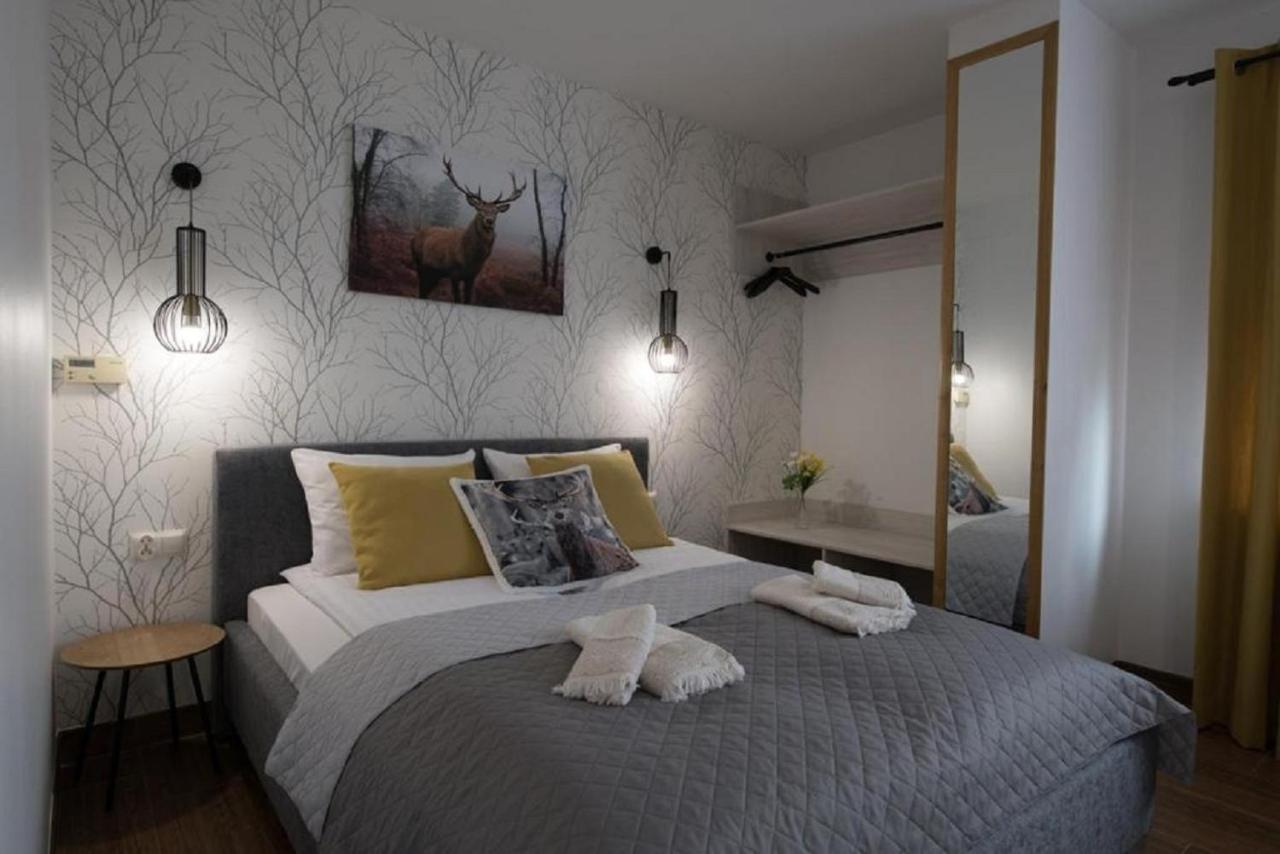 Bialy Jelen Z Basenem I Jacuzzi Bed & Breakfast Ostrowsko Exterior photo