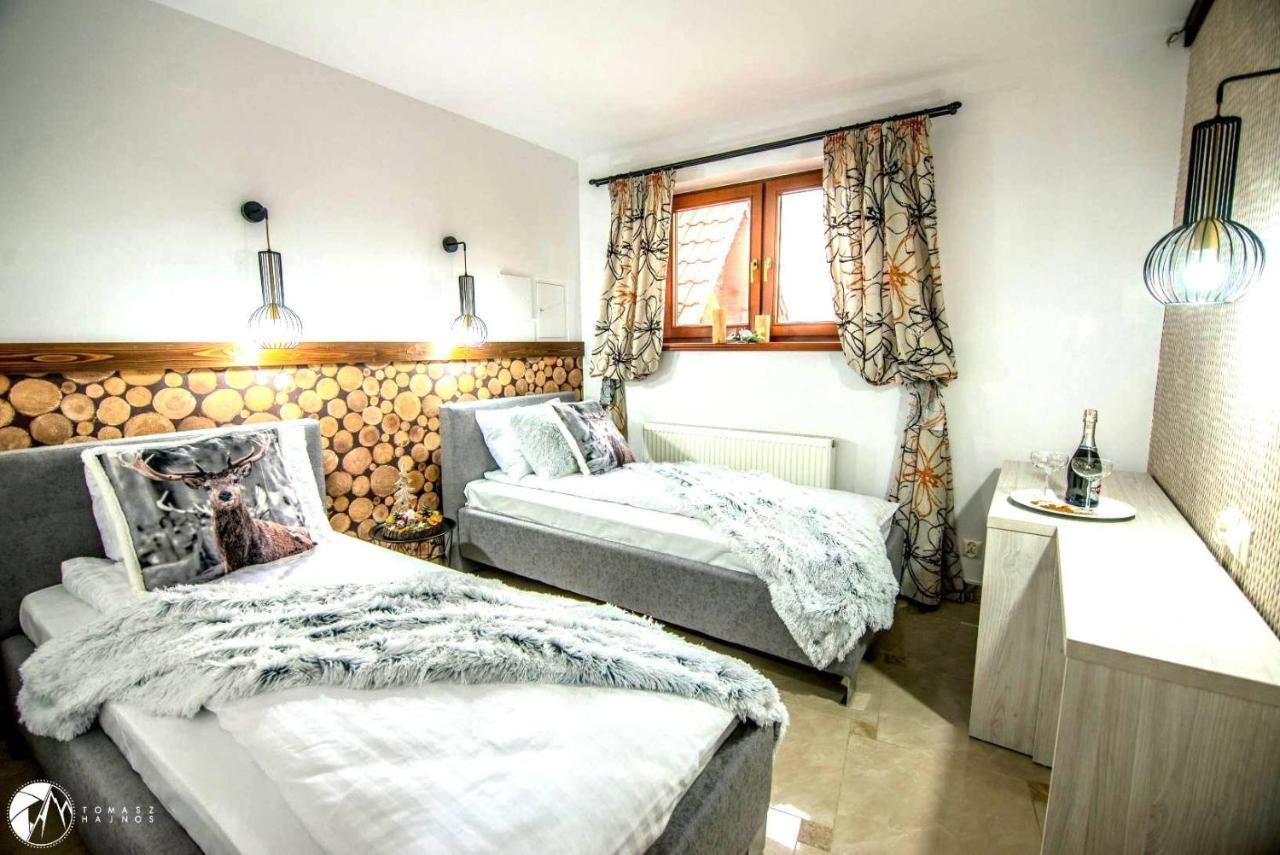 Bialy Jelen Z Basenem I Jacuzzi Bed & Breakfast Ostrowsko Exterior photo